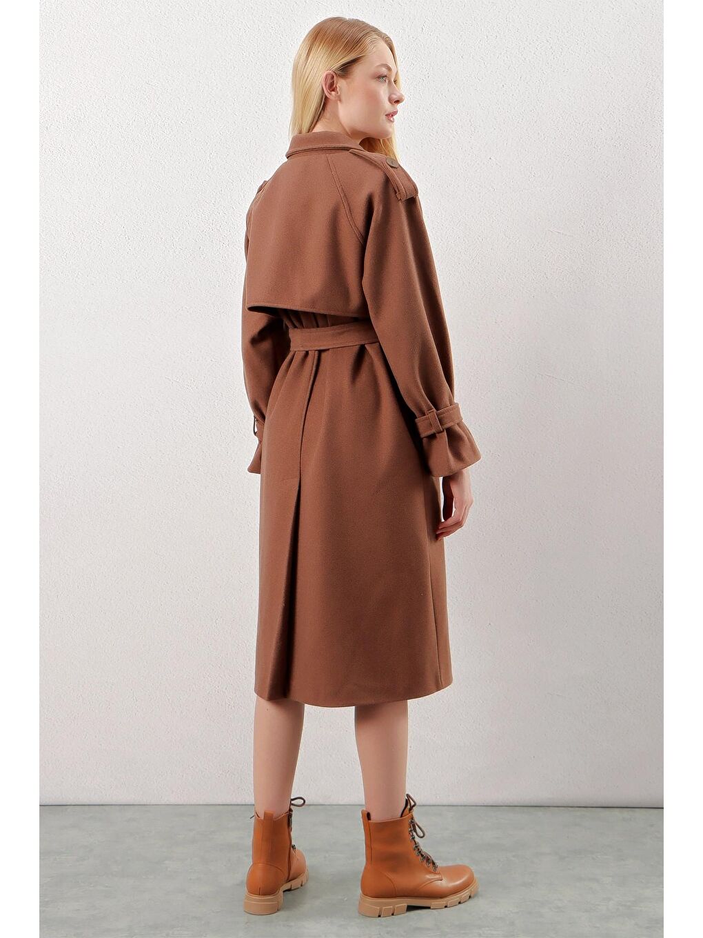 Kahverengi Çift Düğmeli Apoletli Cepli Uzun Kaşe Kaban-4