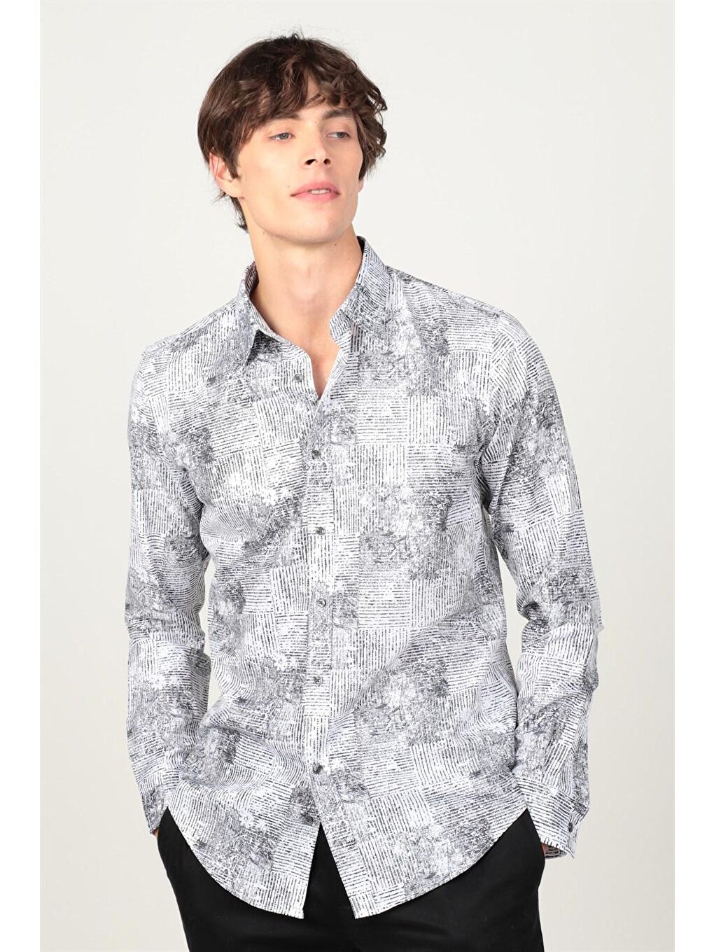 Siyah Slim Fit Uzun Kol Baskılı Yaka İçi Biyeli Erkek Gömlek