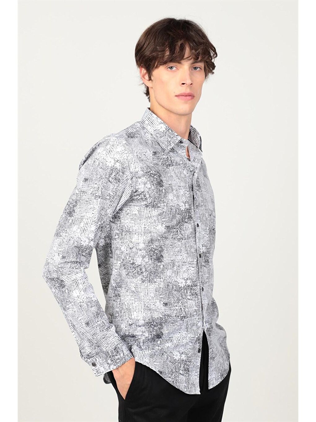 Siyah Slim Fit Uzun Kol Baskılı Yaka İçi Biyeli Erkek Gömlek-1