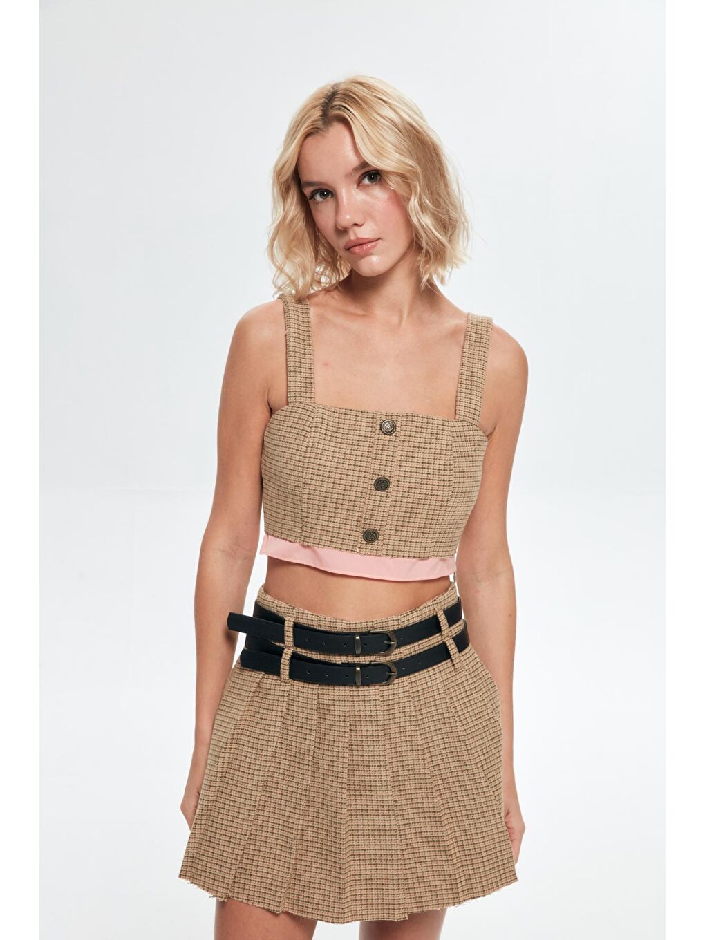 Garni Detaylı Ekoseli Bluz Bej-2