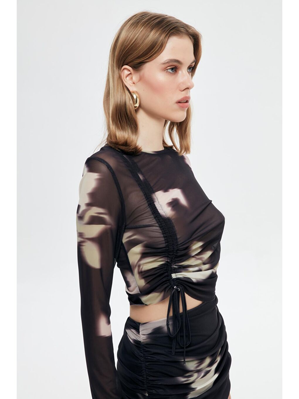 Büzgü Detaylı Tül Bluz Siyah-1