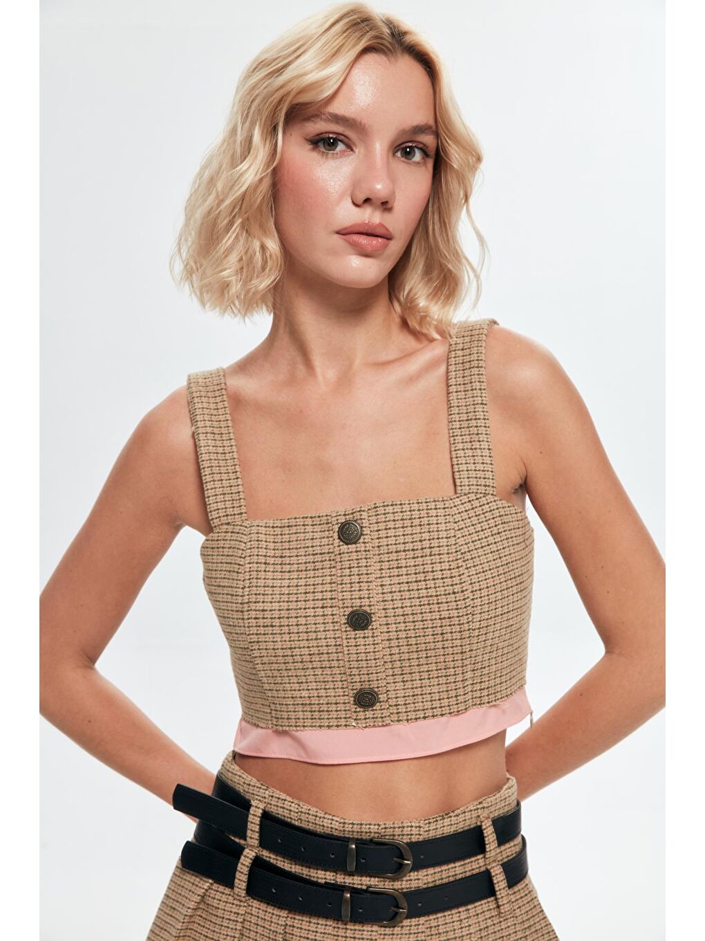 Garni Detaylı Ekoseli Bluz Bej-3