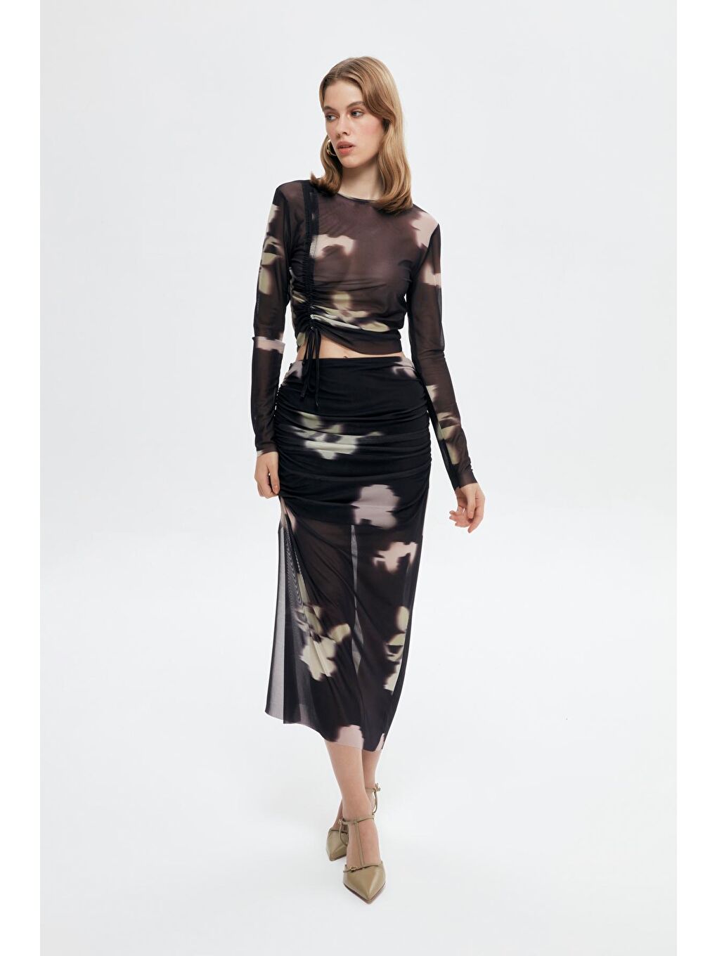 Büzgü Detaylı Tül Bluz Siyah-3