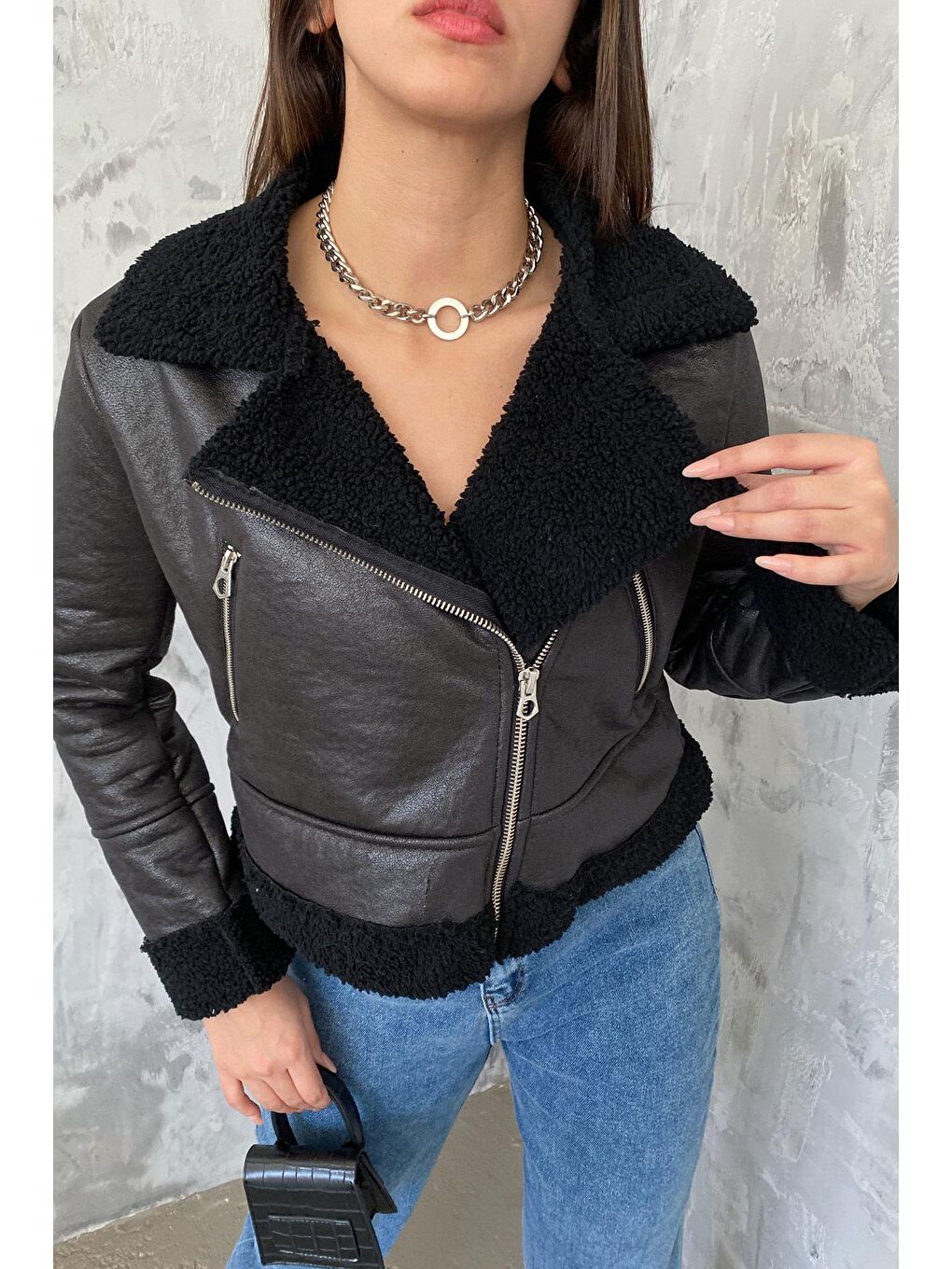 Kadın Siyah Kruvaze Yaka İçi Kürklü Suni Deri Mont Ceket