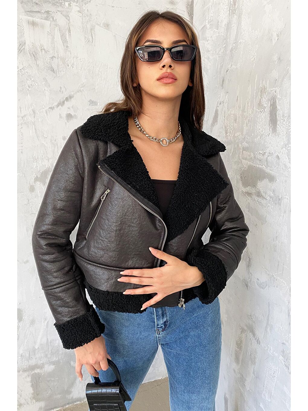 Kadın Siyah Kruvaze Yaka İçi Kürklü Suni Deri Mont Ceket-1
