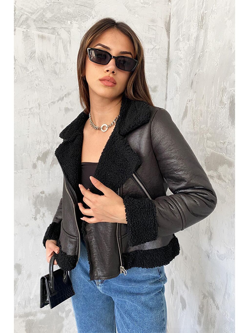 Kadın Siyah Kruvaze Yaka İçi Kürklü Suni Deri Mont Ceket-2