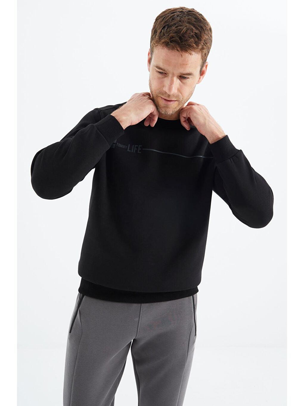 Siyah O Yaka Rahat Form Erkek Sweatshirt - 88316-4