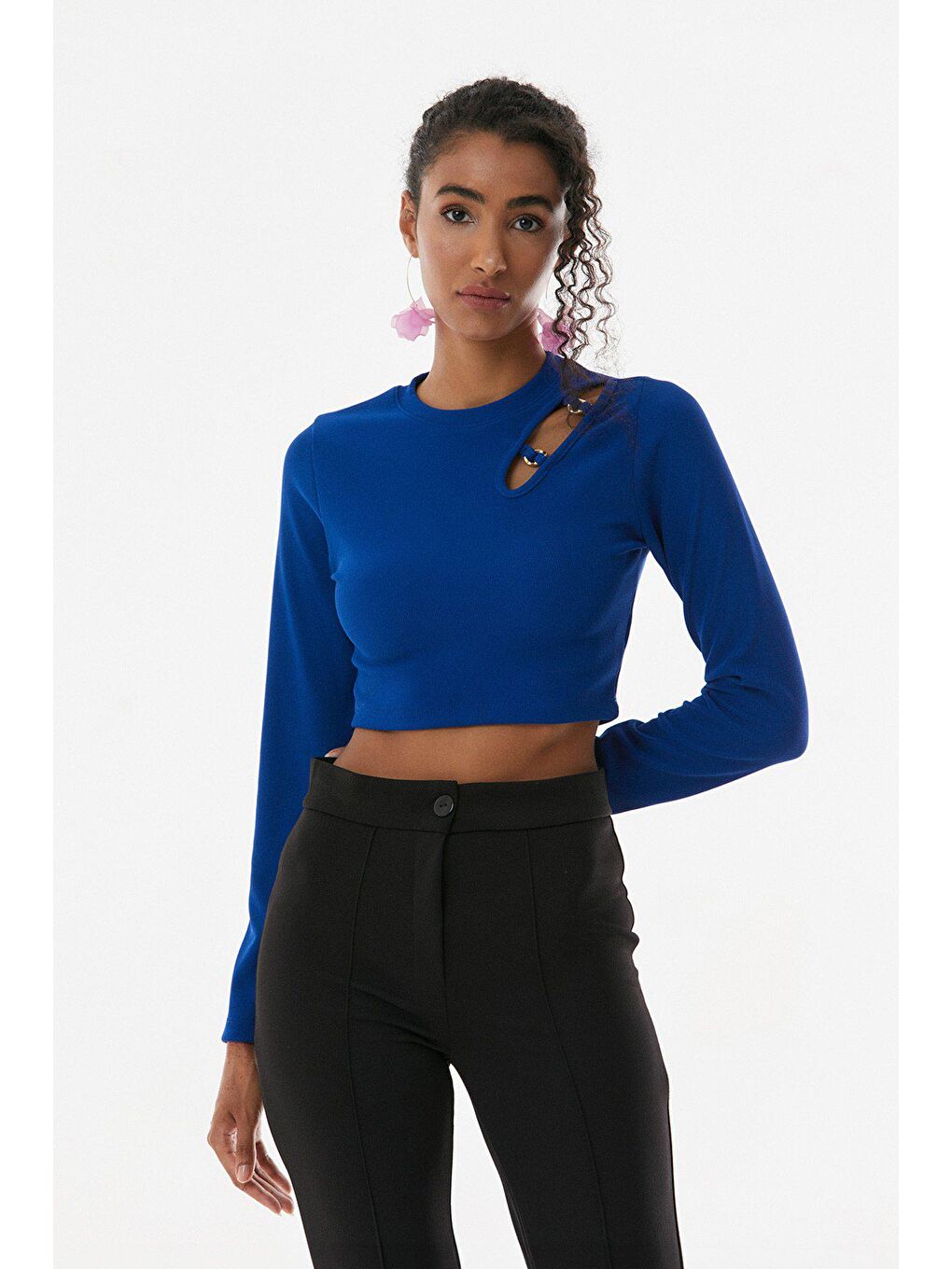 Mavi Fitilli Omzu Halka Detaylı Crop Bluz