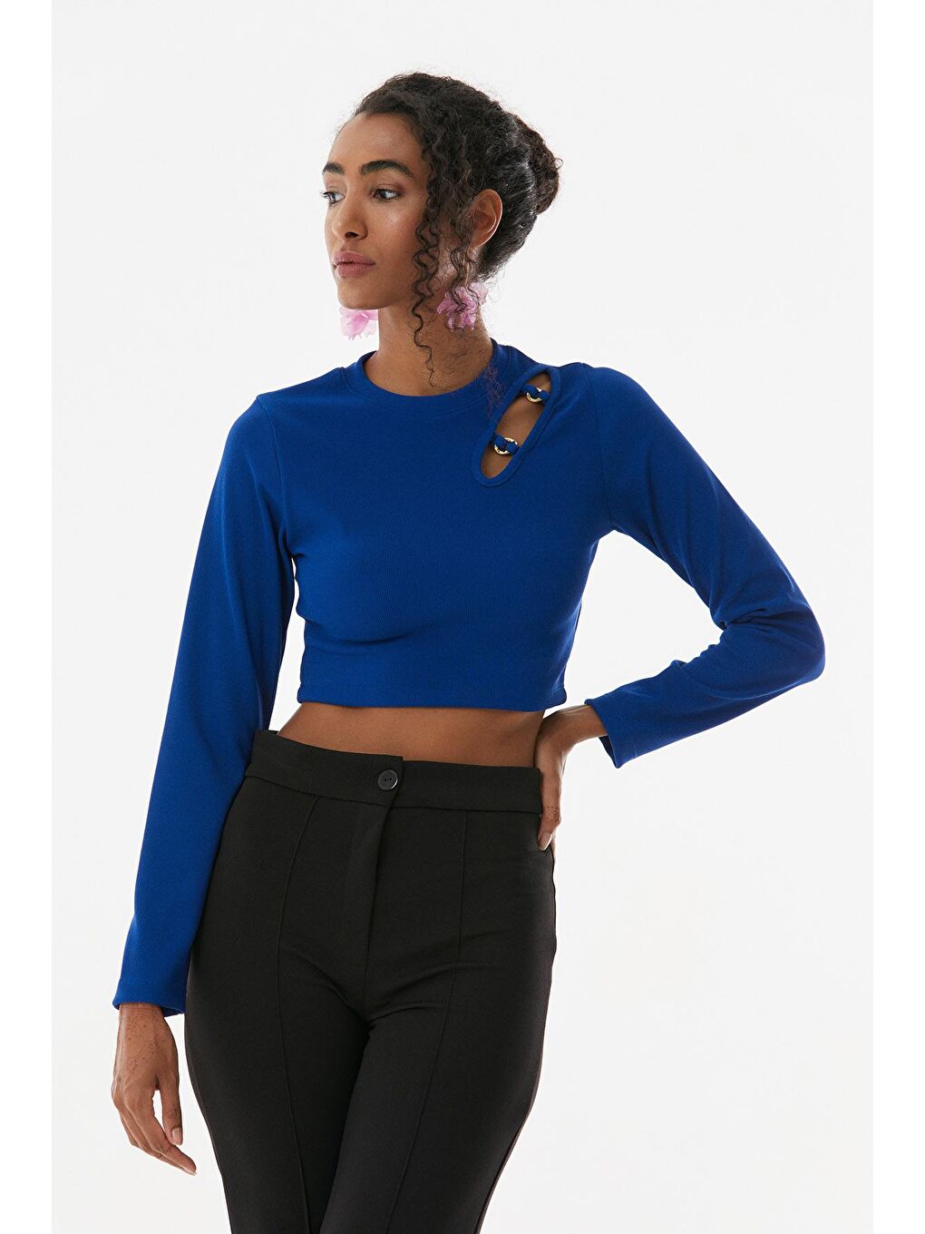 Mavi Fitilli Omzu Halka Detaylı Crop Bluz-2