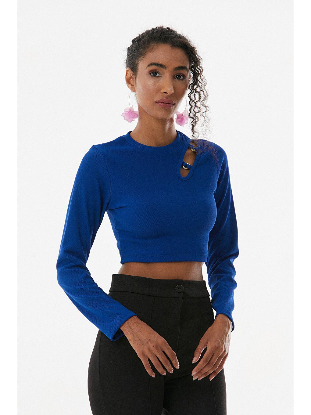 Mavi Fitilli Omzu Halka Detaylı Crop Bluz-3