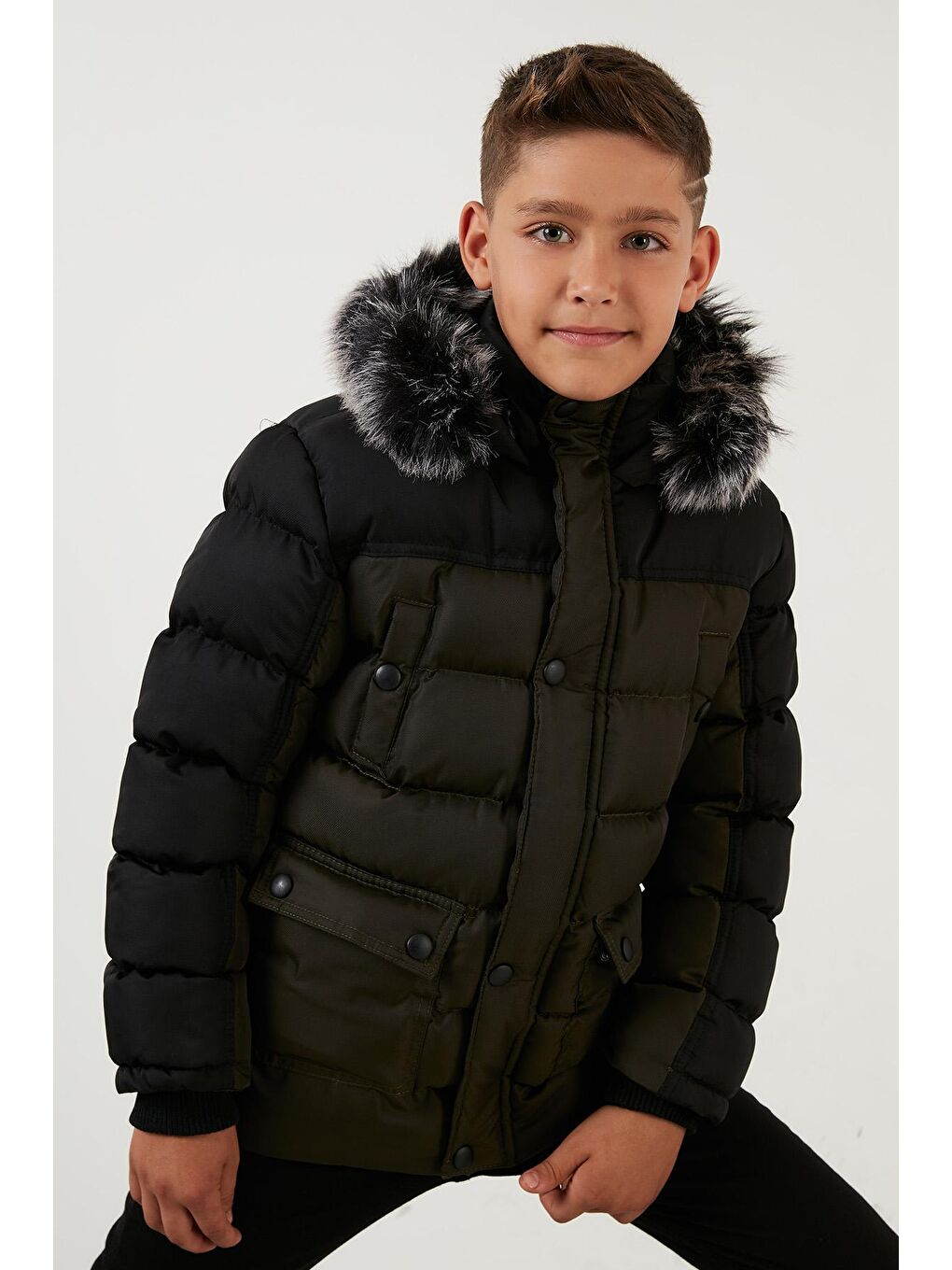 Siyah İçi Peluş Astarlı Çıkarılabilir Suni Tüylü Kapüşonlu Şişme Mont 5760054-1