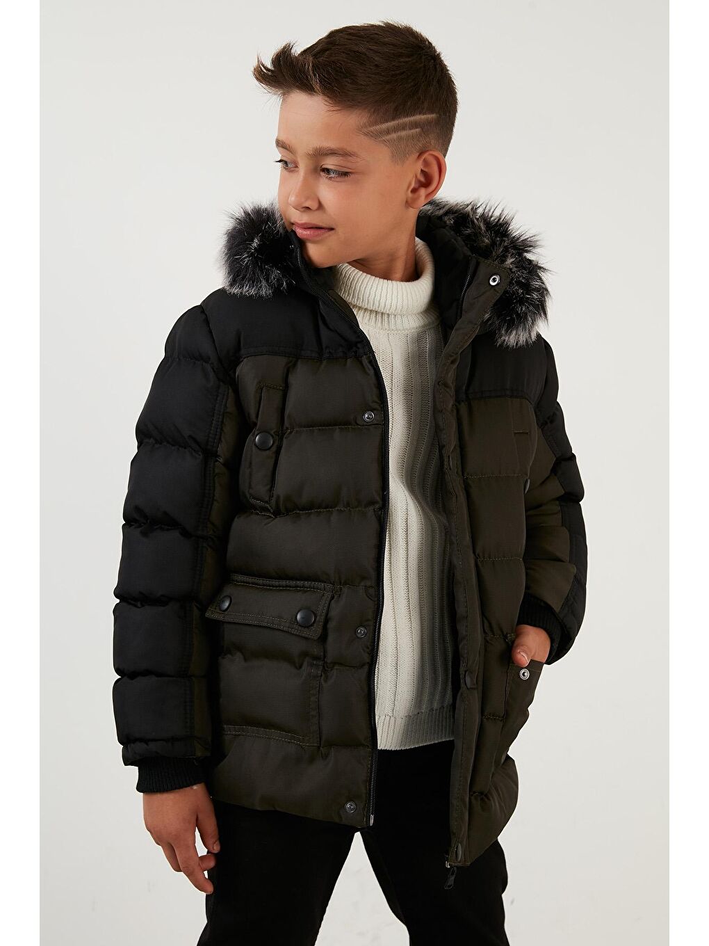 Siyah İçi Peluş Astarlı Çıkarılabilir Suni Tüylü Kapüşonlu Şişme Mont 5760054-3