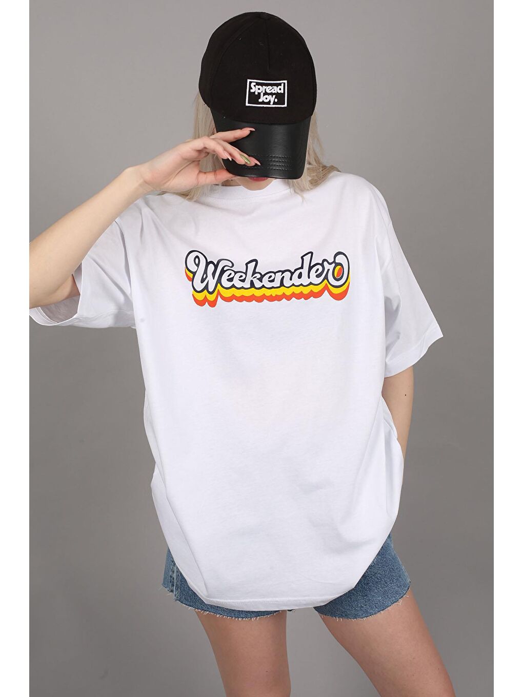 Beyaz Baskılı Oversize Yuvarlak Yaka Kadın Tişört-1