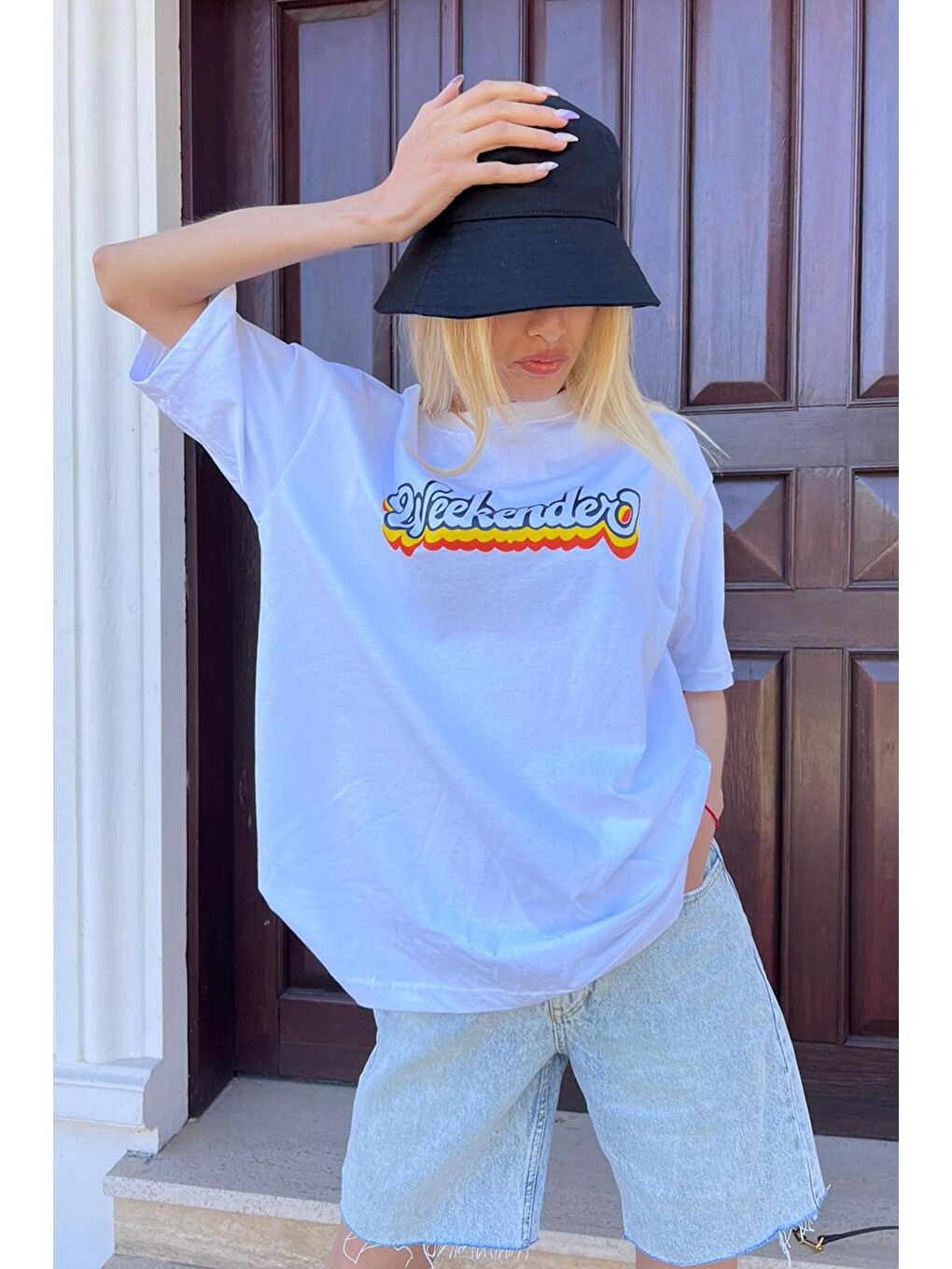 Beyaz Baskılı Oversize Yuvarlak Yaka Kadın Tişört-3