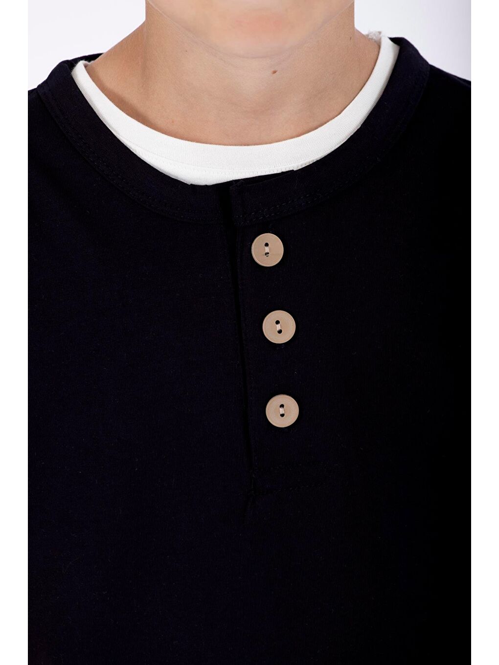 Beyaz Patlı Düğmeli Erkek Çocuk Tişört-2