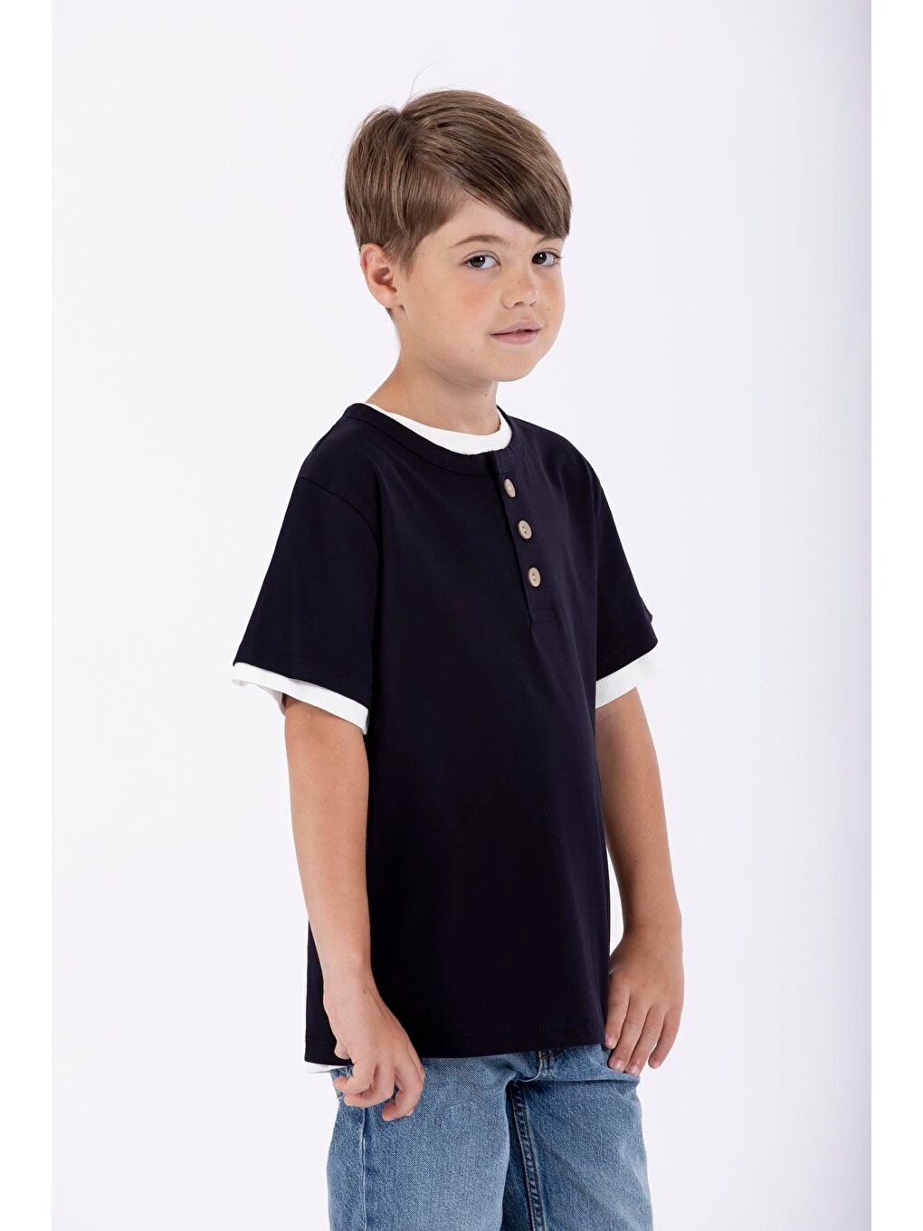 Beyaz Patlı Düğmeli Erkek Çocuk Tişört-4