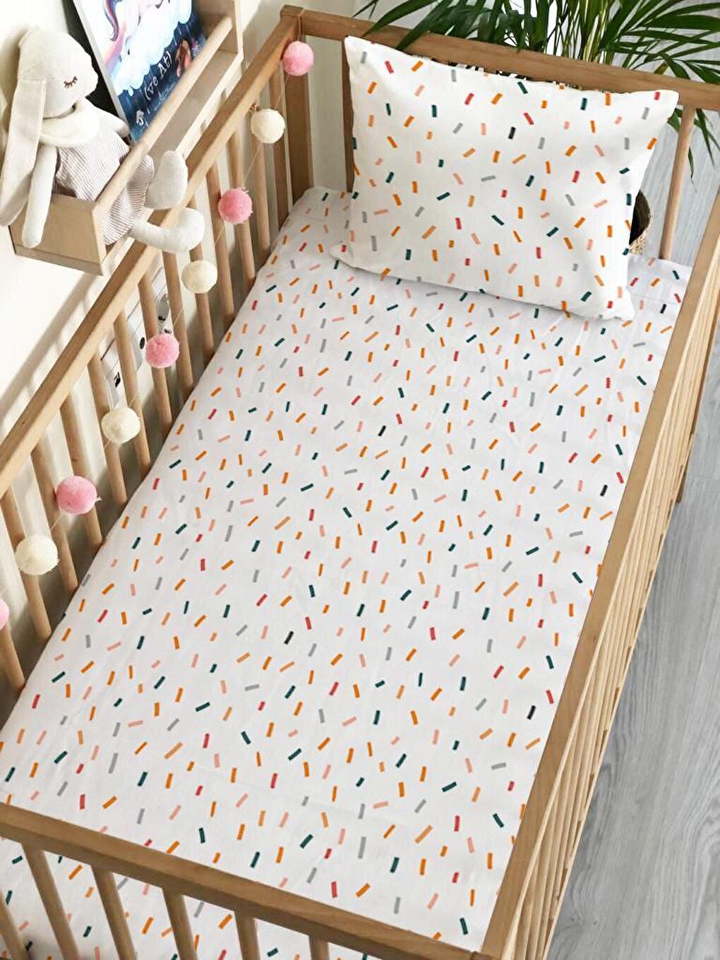 Karışık Renkli Çizgi  Desen Baskılı Bebek Boy Lastikli Çarşaf Seti 60x120 cm