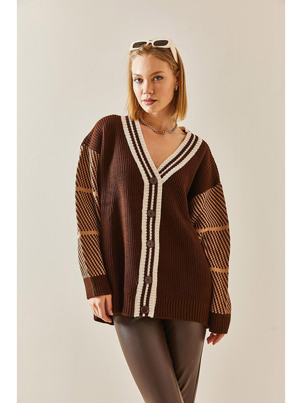 Kahverengi Düğmeli Örgü Hırka 3KXK3-46525-18-1