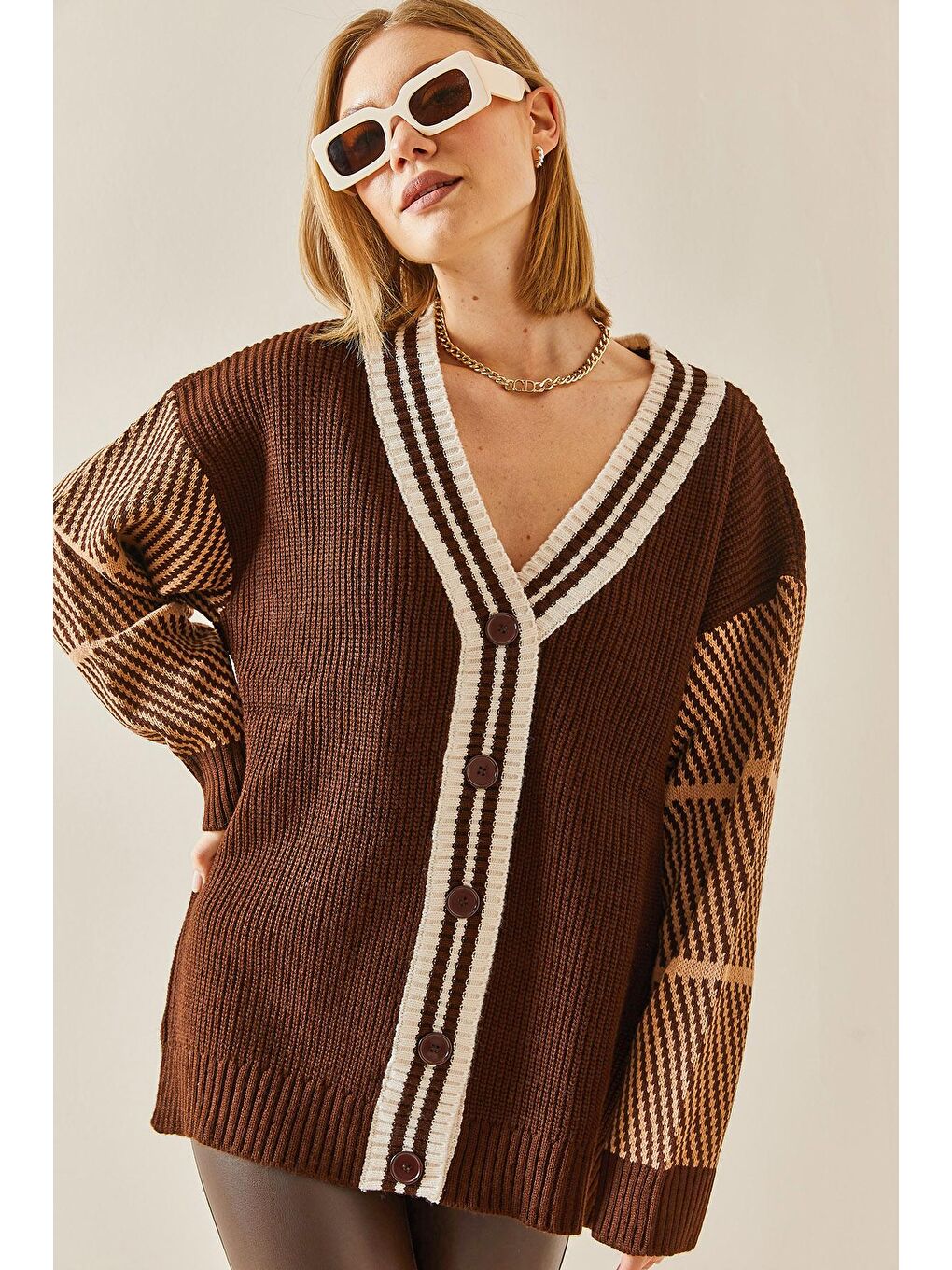 Kahverengi Düğmeli Örgü Hırka 3KXK3-46525-18-2