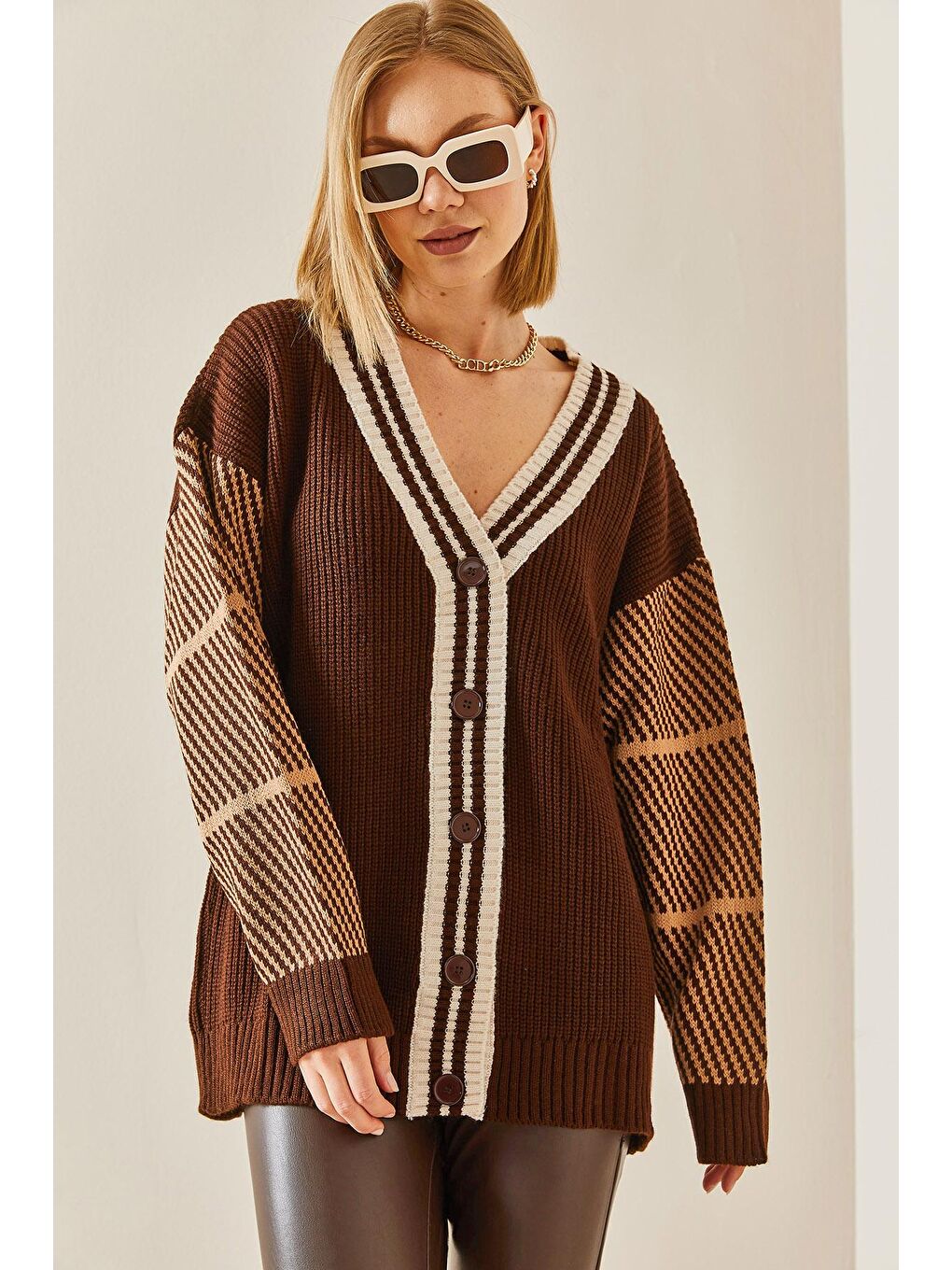 Kahverengi Düğmeli Örgü Hırka 3KXK3-46525-18-3