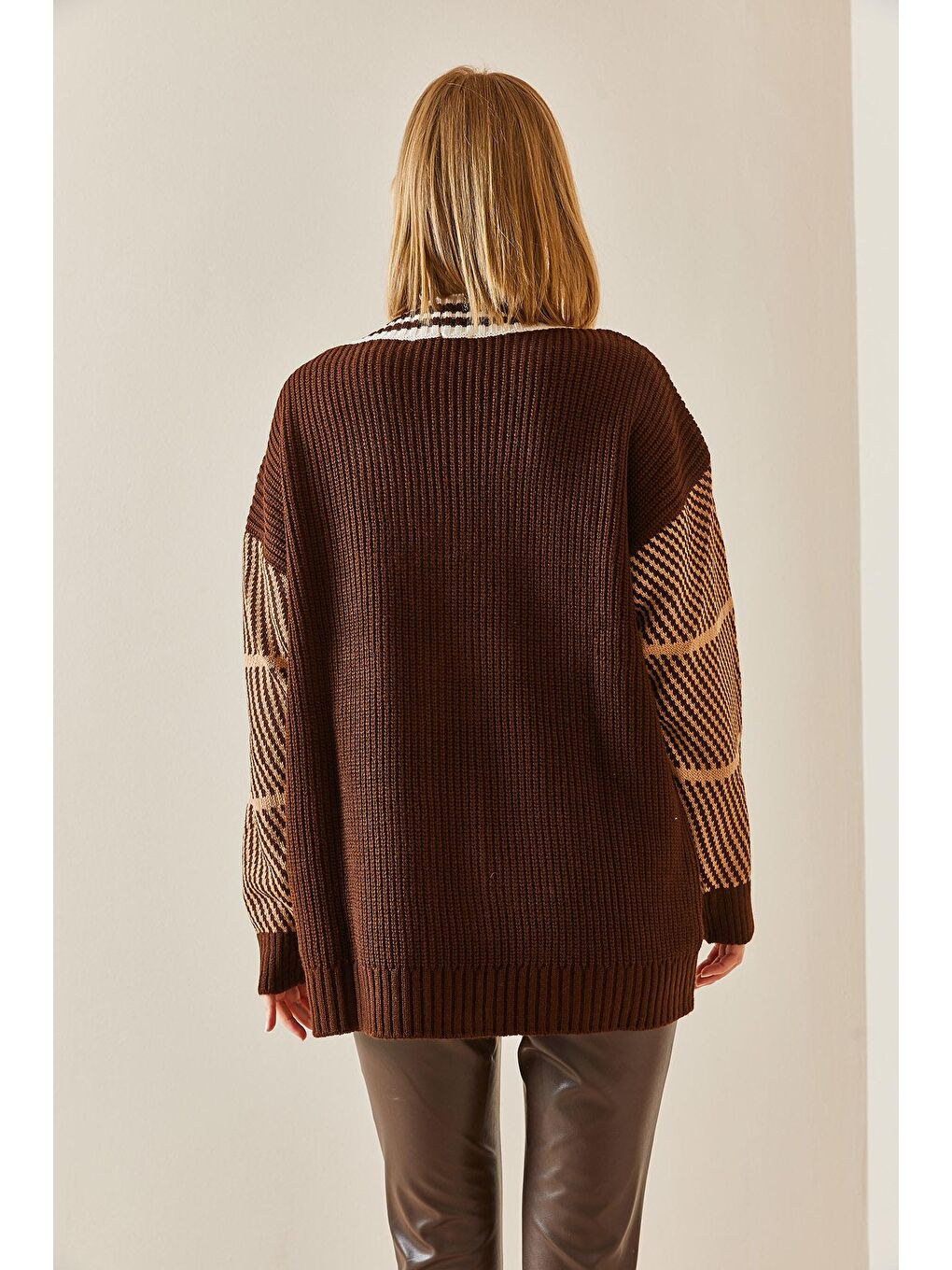 Kahverengi Düğmeli Örgü Hırka 3KXK3-46525-18-4