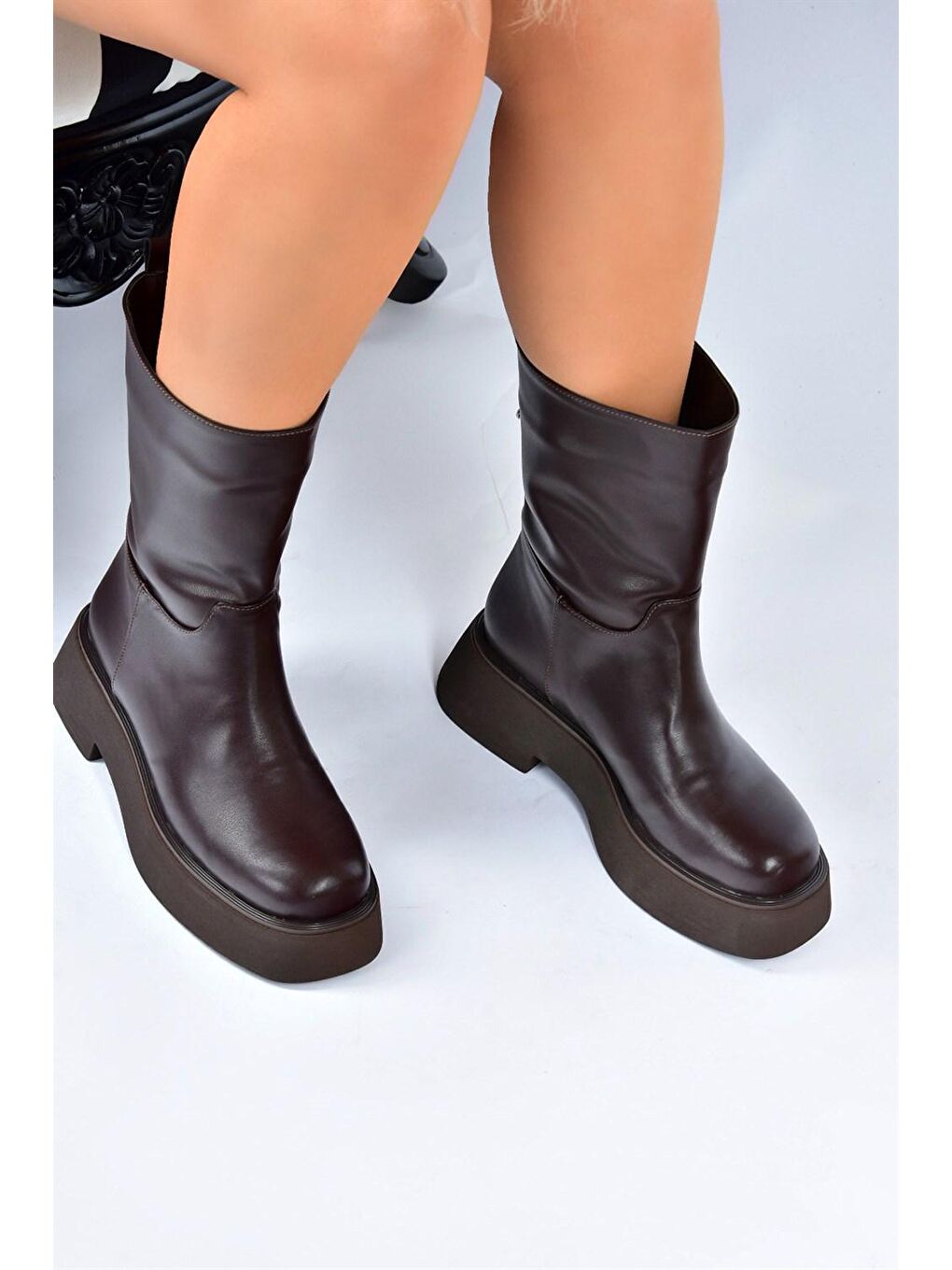 L6100671 Kahverengi Kadın Bot-1