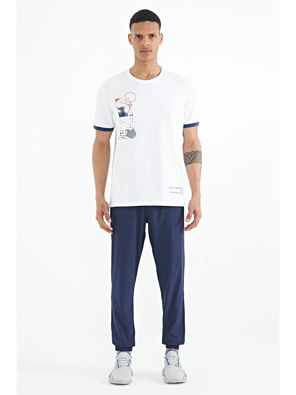 Beyaz Baskı O Yaka Detaylı Standart Form Erkek Tişört - 88216-1