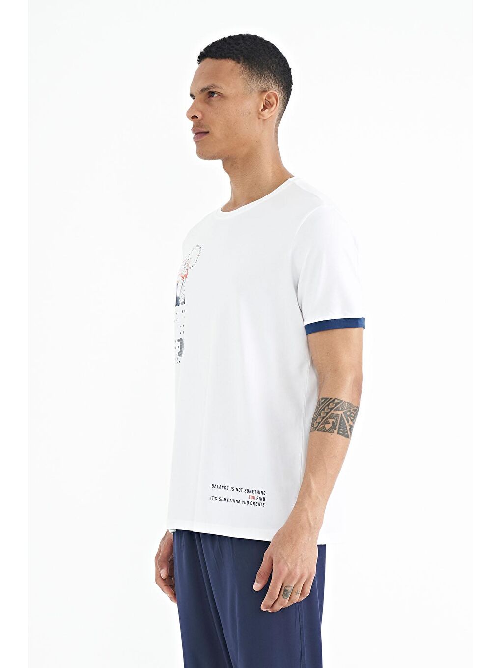 Beyaz Baskı O Yaka Detaylı Standart Form Erkek Tişört - 88216-3