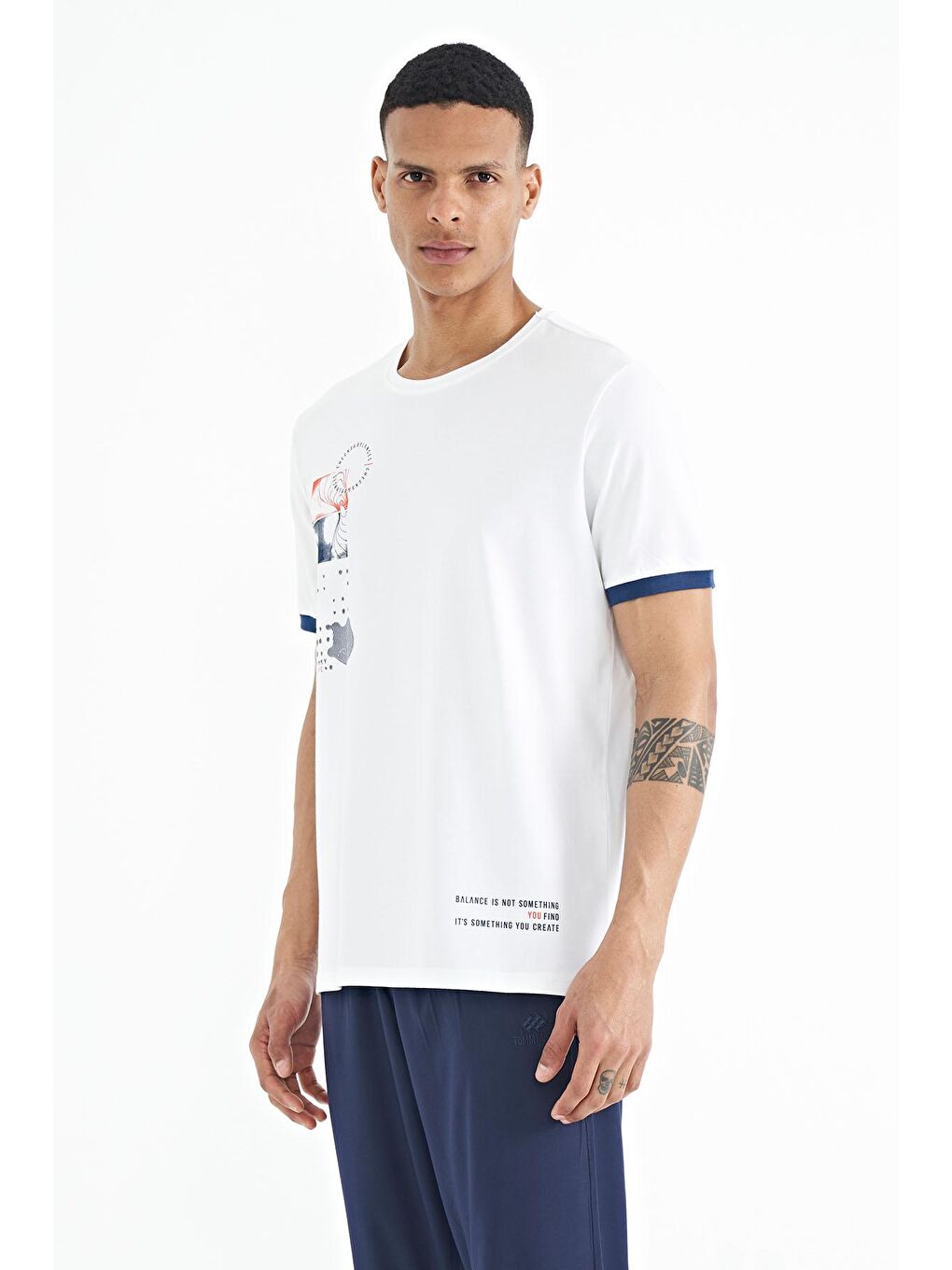 Beyaz Baskı O Yaka Detaylı Standart Form Erkek Tişört - 88216-4