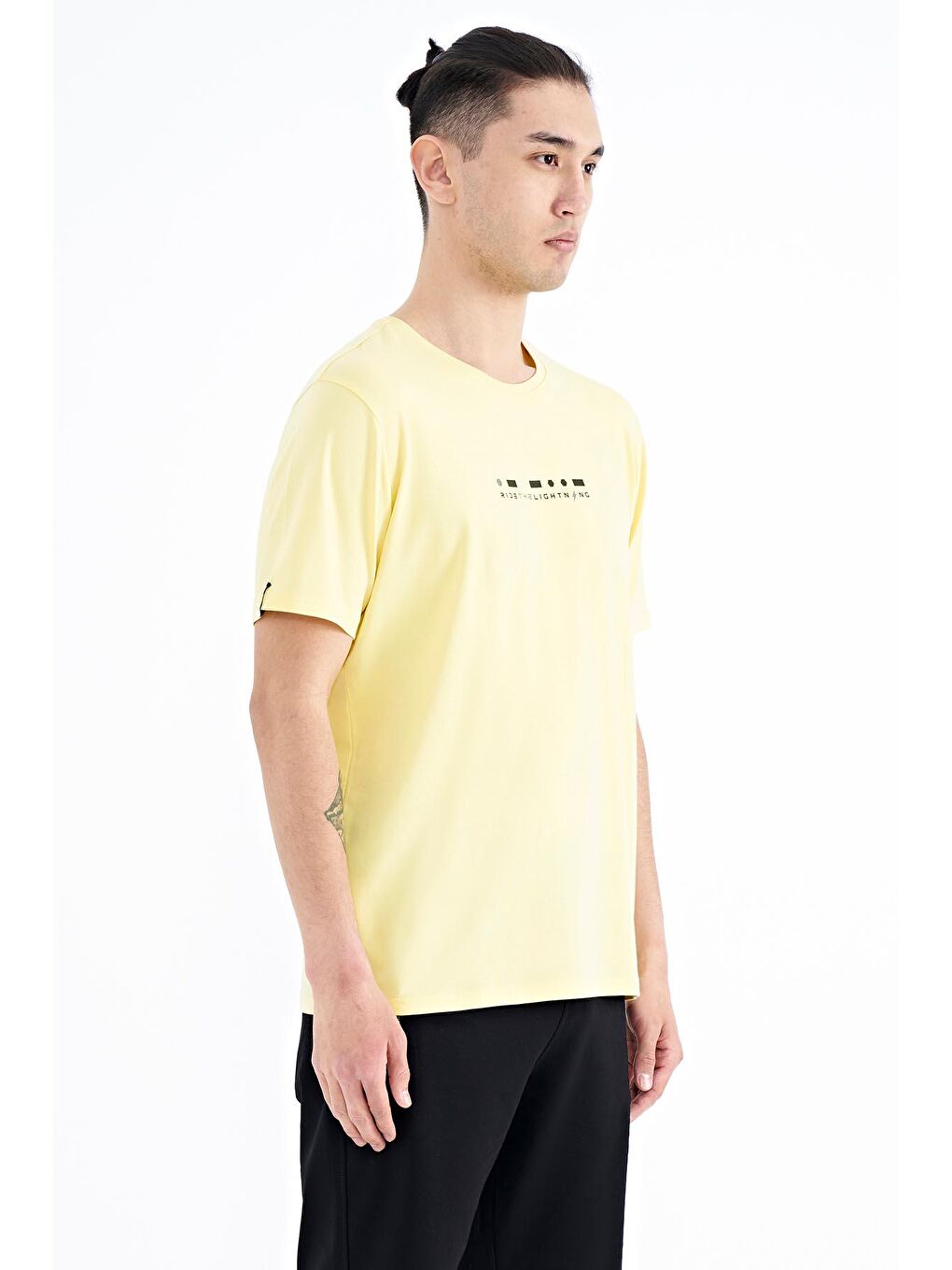 Sarı Baskı Detaylı O Yaka Standart Kalıp Erkek Tişört - 88168