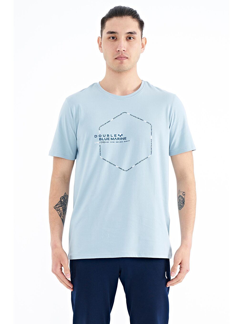 Açık Mavi Yazı Geometri Basklı Standart Kalıp Erkek Tişört - 88198
