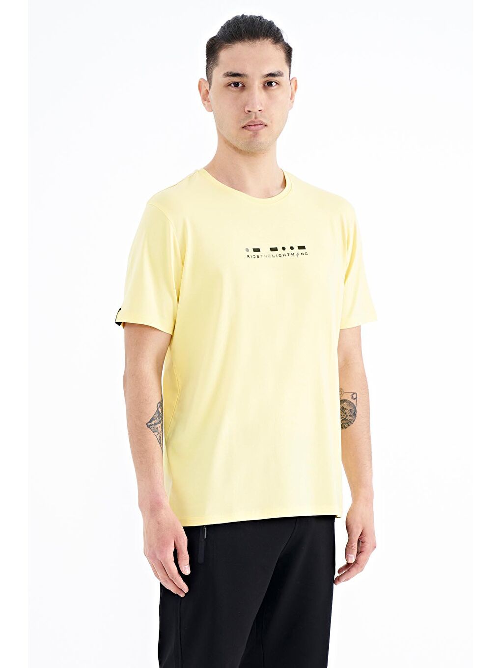 Sarı Baskı Detaylı O Yaka Standart Kalıp Erkek Tişört - 88168-1