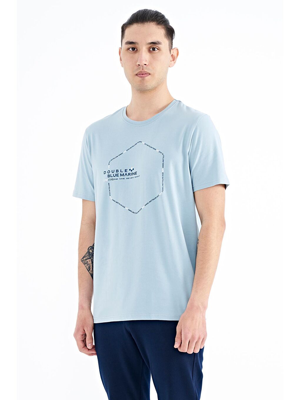Açık Mavi Yazı Geometri Basklı Standart Kalıp Erkek Tişört - 88198-3