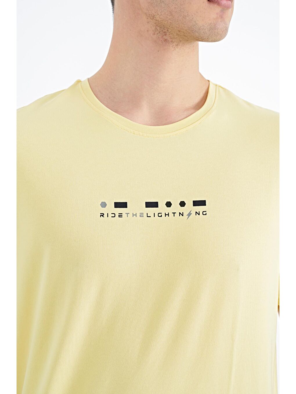 Sarı Baskı Detaylı O Yaka Standart Kalıp Erkek Tişört - 88168-4