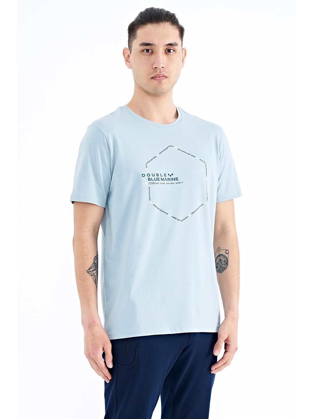 Açık Mavi Yazı Geometri Basklı Standart Kalıp Erkek Tişört - 88198-4