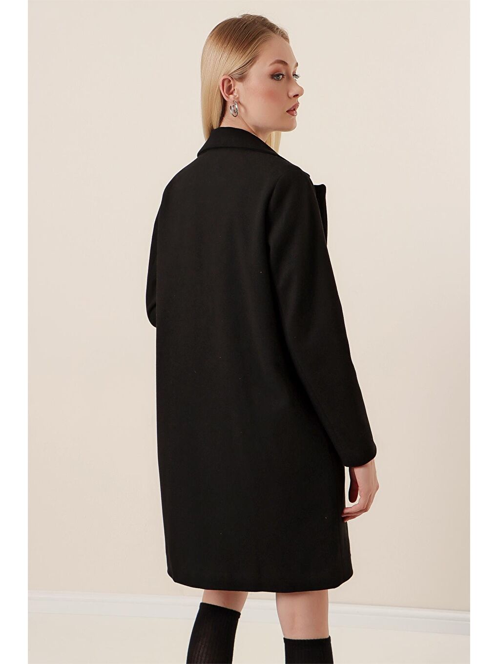 Kadın Siyah Tek Düğmeli Cepli Kaşe Kaban-4