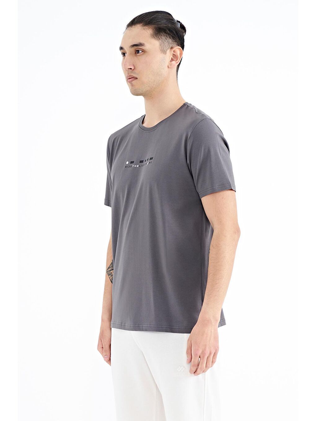 Koyu Gri Baskı Detaylı O Yaka Standart Kalıp Erkek Tişört - 88168-4