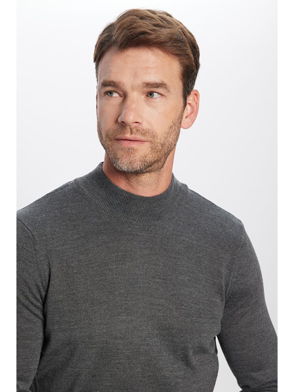 Erkek Standart Fit Normal Kesim Yarım Balıkçı Yaka Düz Gri Triko Kazak