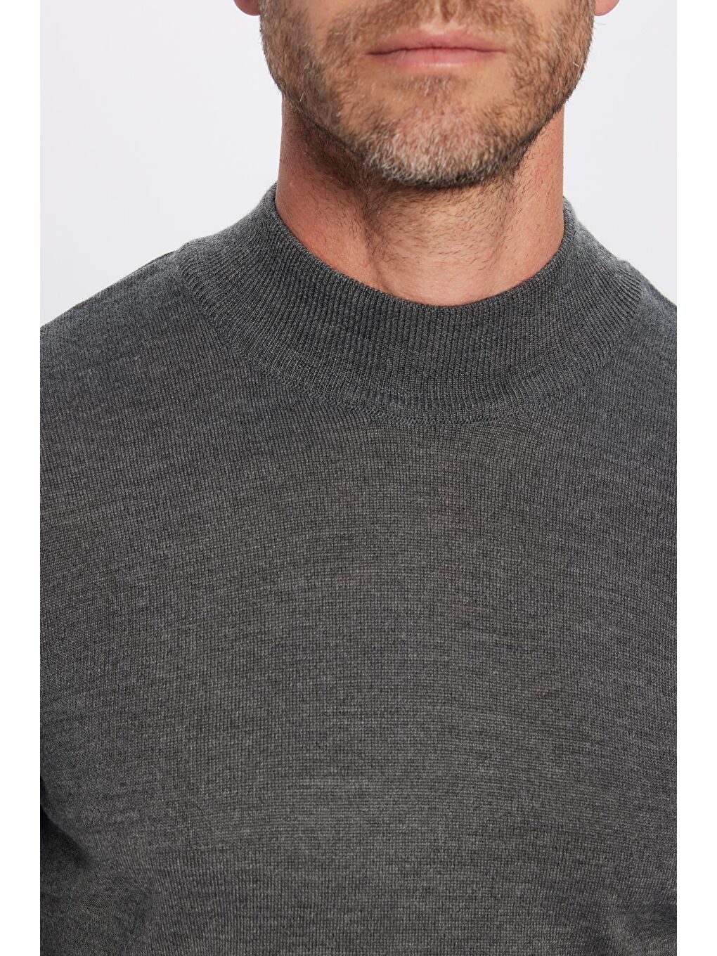 Erkek Standart Fit Normal Kesim Yarım Balıkçı Yaka Düz Gri Triko Kazak-1