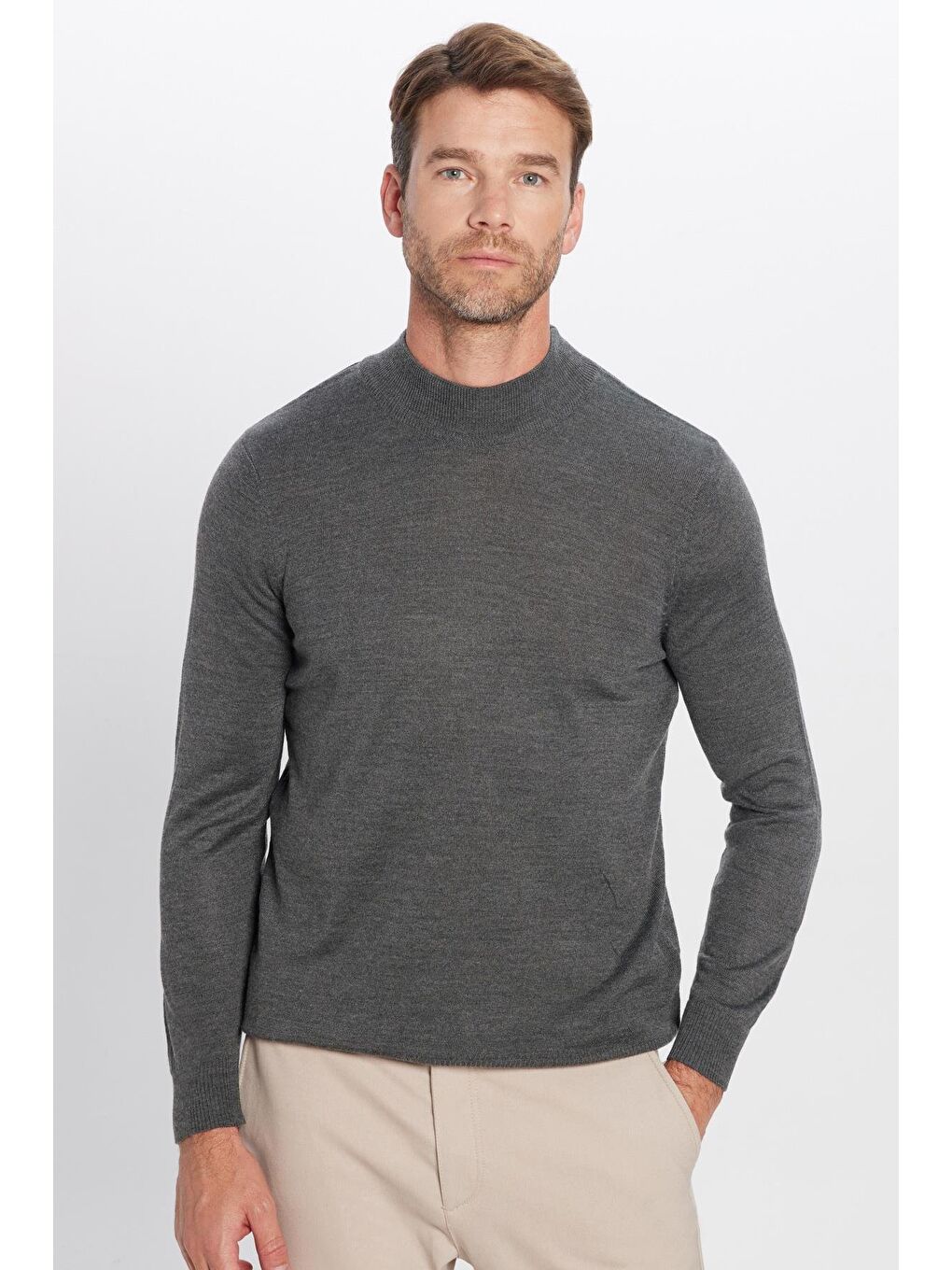 Erkek Standart Fit Normal Kesim Yarım Balıkçı Yaka Düz Gri Triko Kazak-2