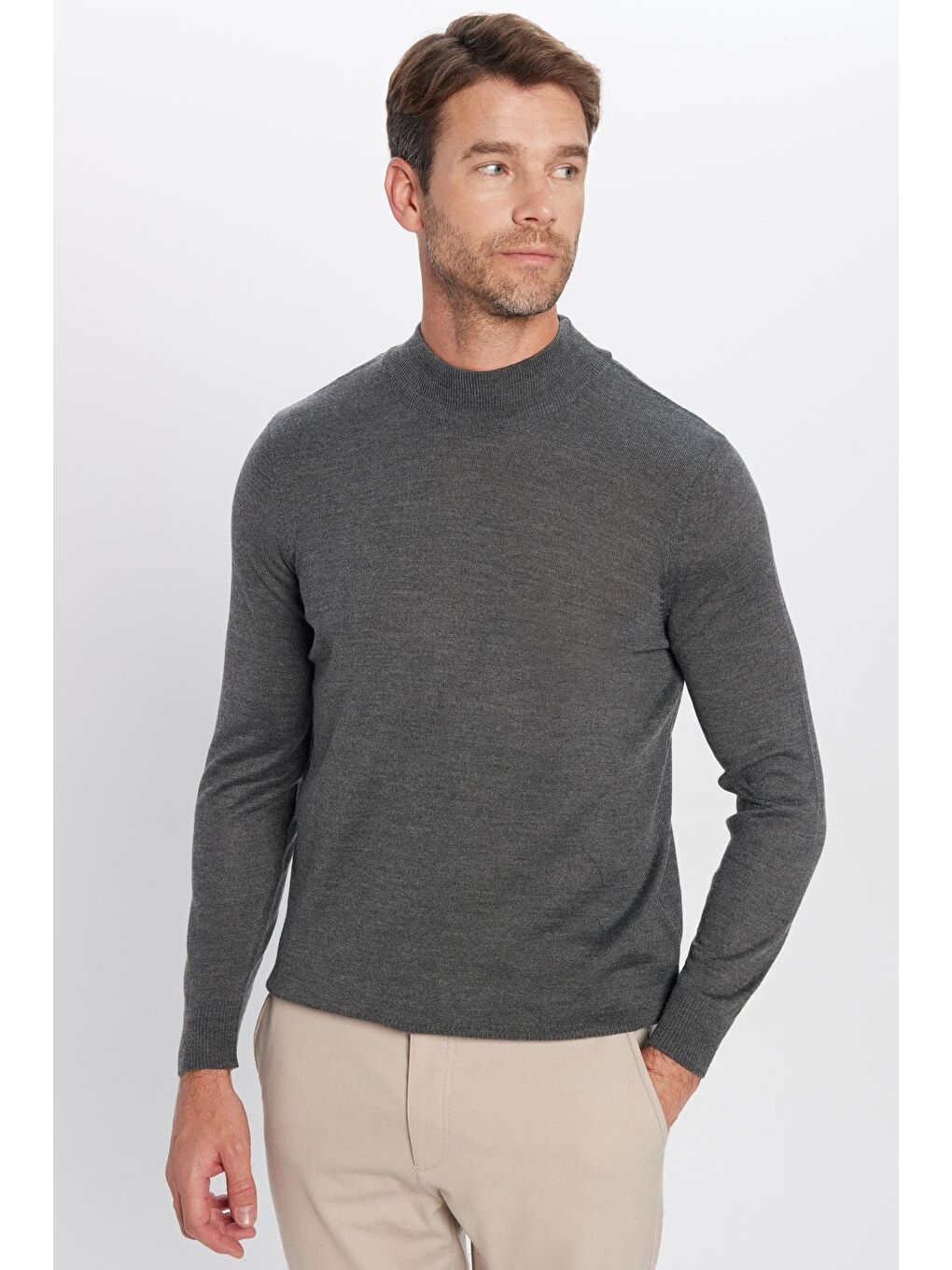 Erkek Standart Fit Normal Kesim Yarım Balıkçı Yaka Düz Gri Triko Kazak-3