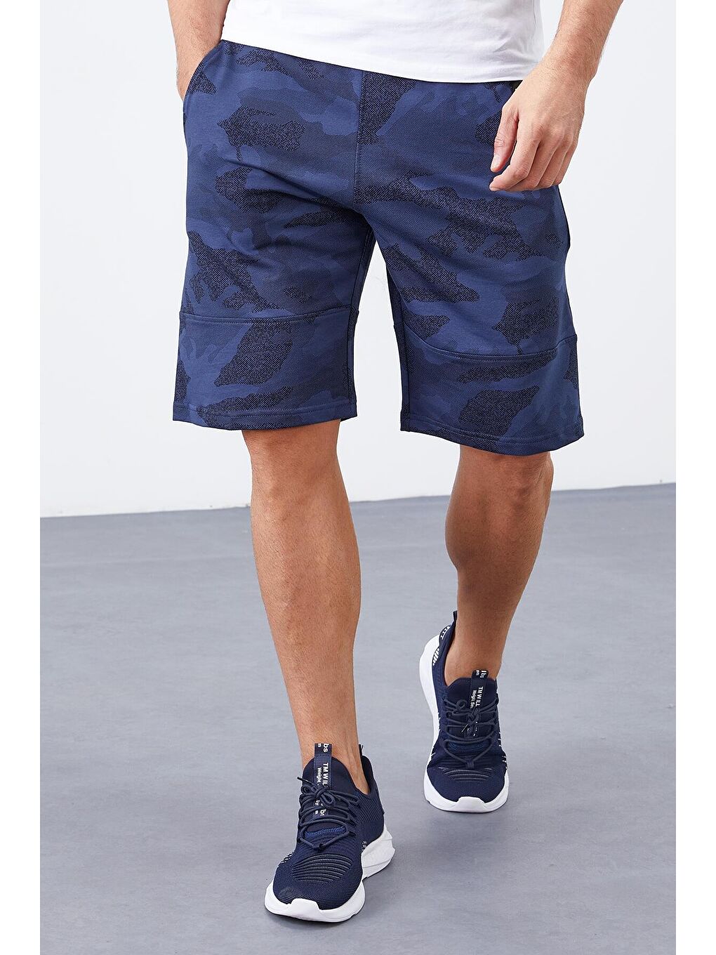 İndigo Kamuflaj Desenli Cepli Standart Kalıp Erkek Şort - 81126-1