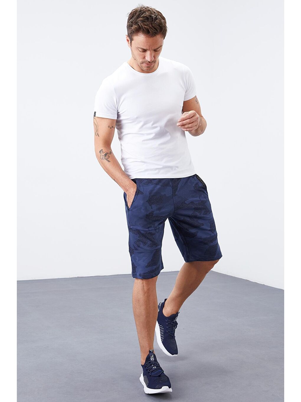 İndigo Kamuflaj Desenli Cepli Standart Kalıp Erkek Şort - 81126-2
