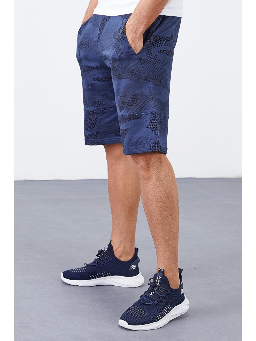 İndigo Kamuflaj Desenli Cepli Standart Kalıp Erkek Şort - 81126-3