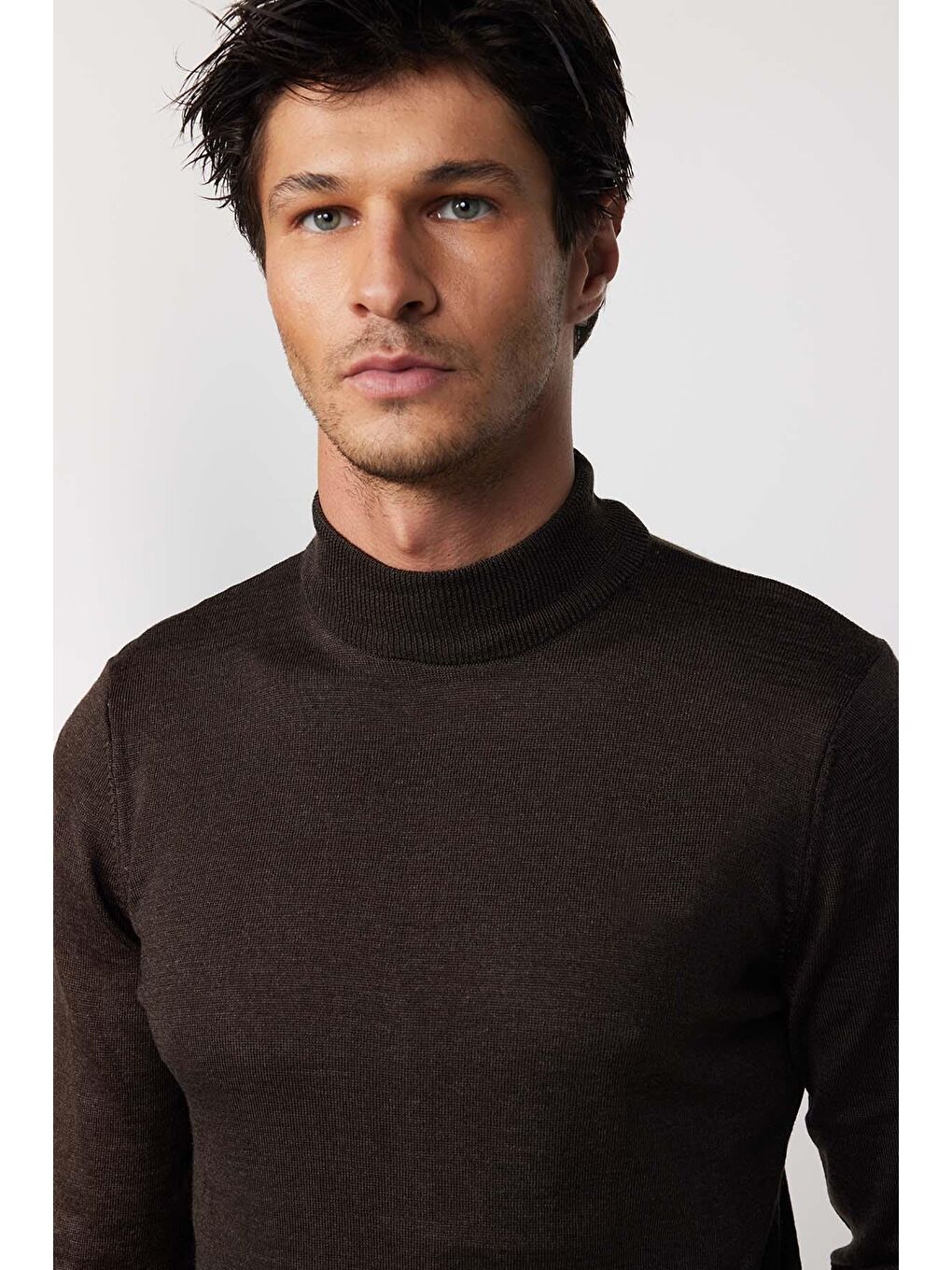 Kahverengi Erkek Standart Fit Normal Kesim Yarım Balıkçı Yaka Düz Kahve Triko Kazak-1