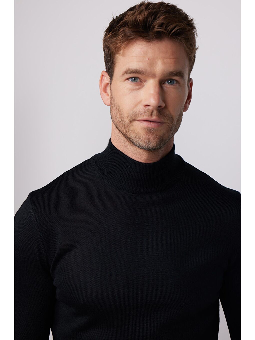 Erkek Standart Fit Normal Kesim Yarım Balıkçı Yaka Düz Siyah Triko Kazak-2