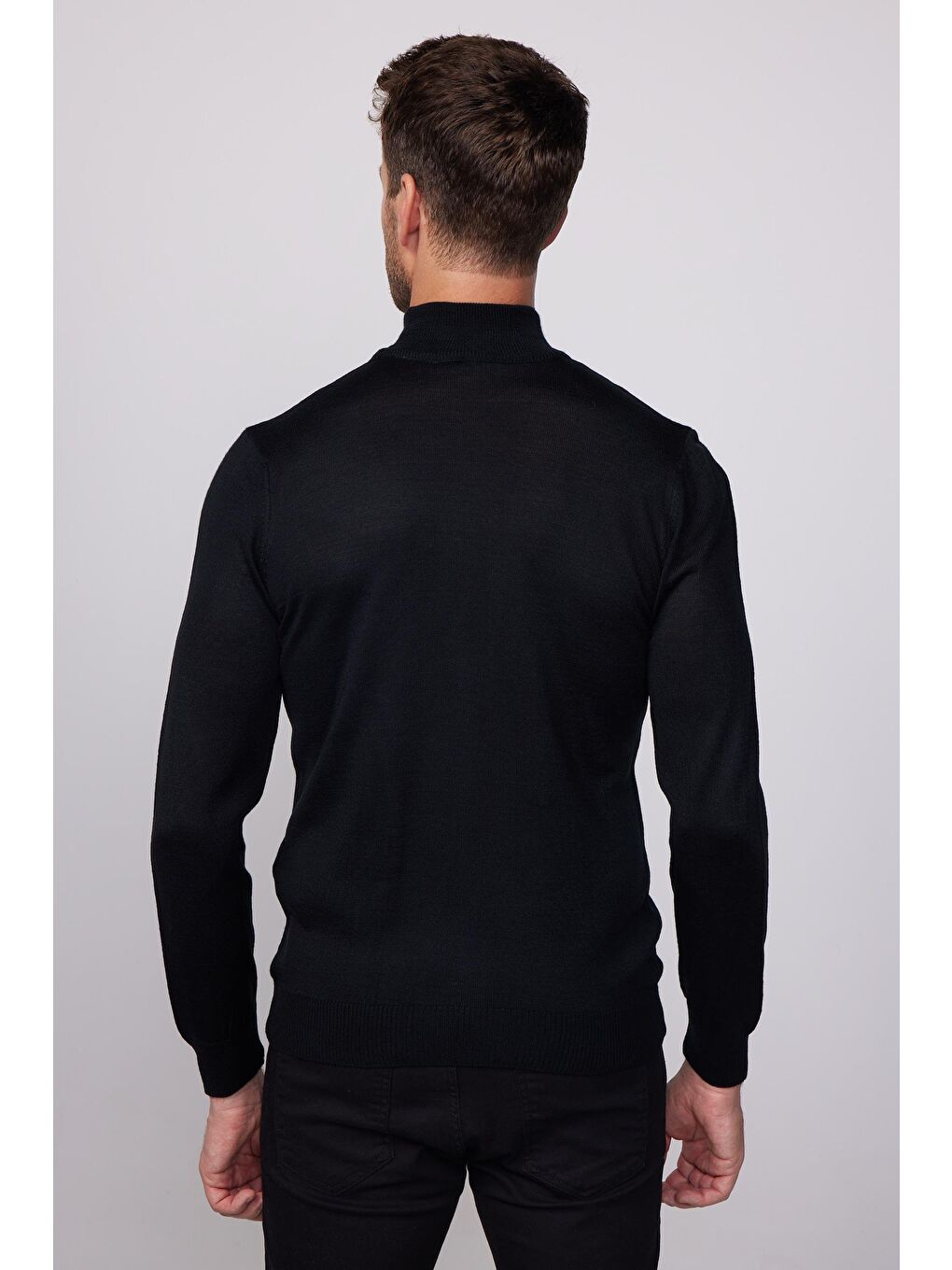 Erkek Standart Fit Normal Kesim Yarım Balıkçı Yaka Düz Siyah Triko Kazak-4