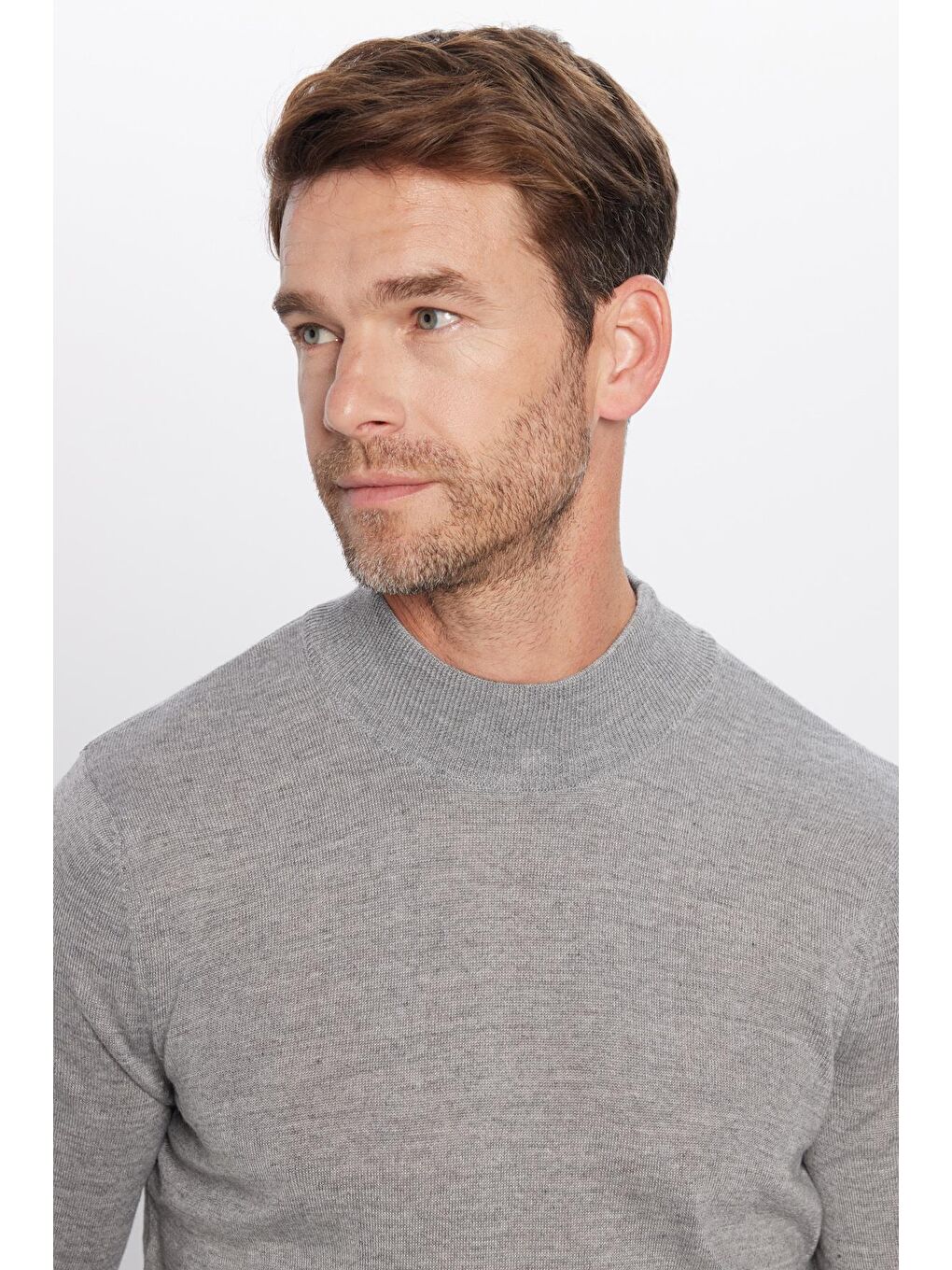 Erkek Standart Fit Normal Kesim Yarım Balıkçı Yaka Düz Gri Triko Kazak