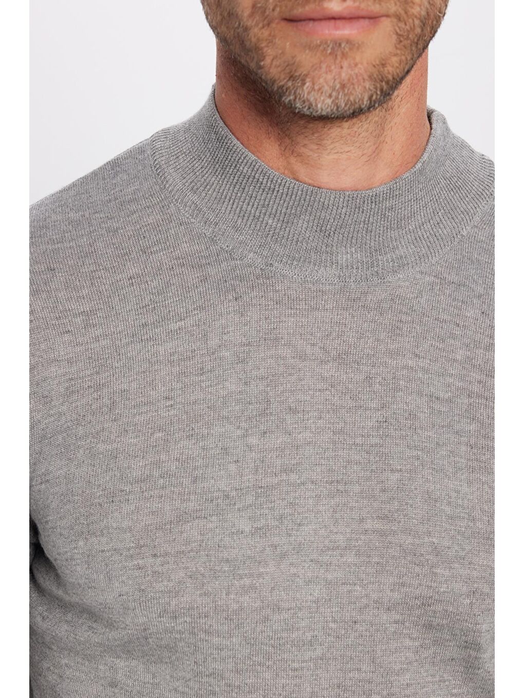 Erkek Standart Fit Normal Kesim Yarım Balıkçı Yaka Düz Gri Triko Kazak-2