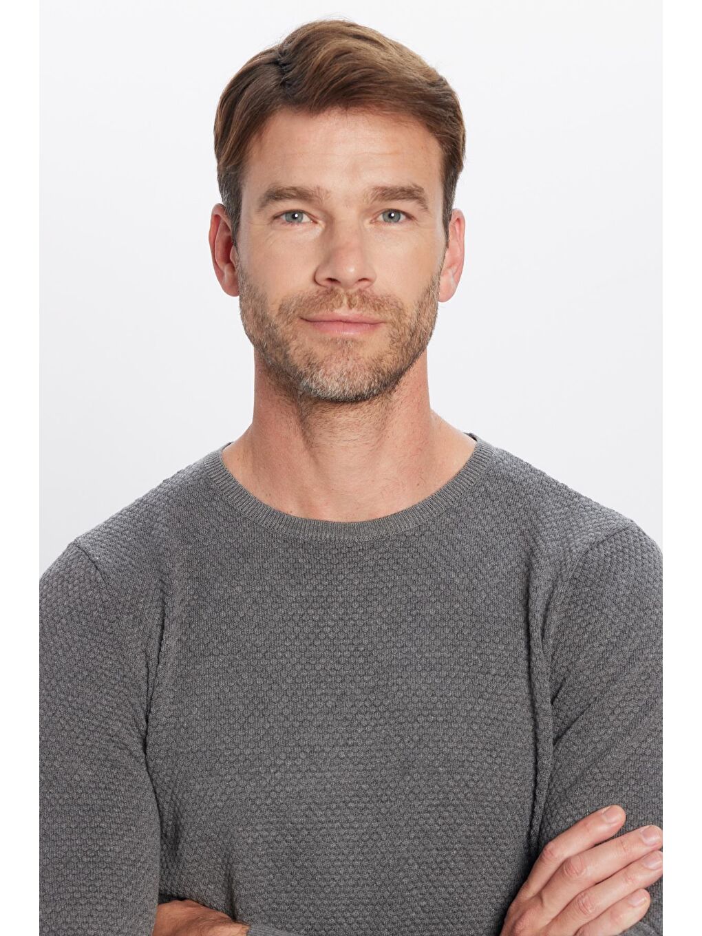 Erkek Standart Fit Normal Kesim Bisiklet Yaka Petek Desenli Gri Triko Kazak